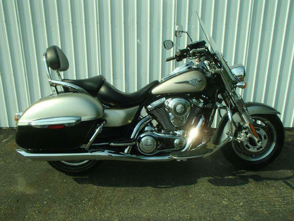 2010 kawasaki vulcan 1700 nomad  touring 