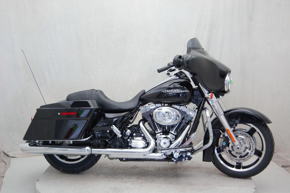 2013 Harley-Davidson FLHX Cruiser 