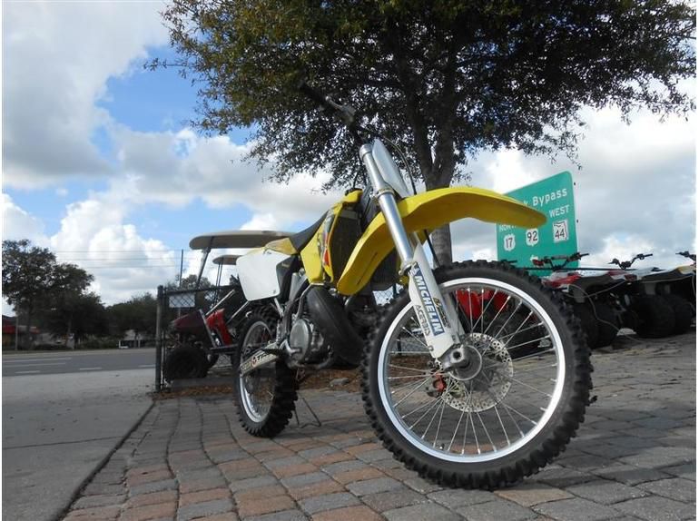 2003 suzuki rm250  dirt bike 