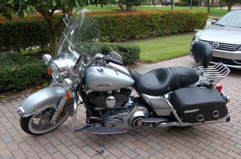 2011 harley davidson road king classic