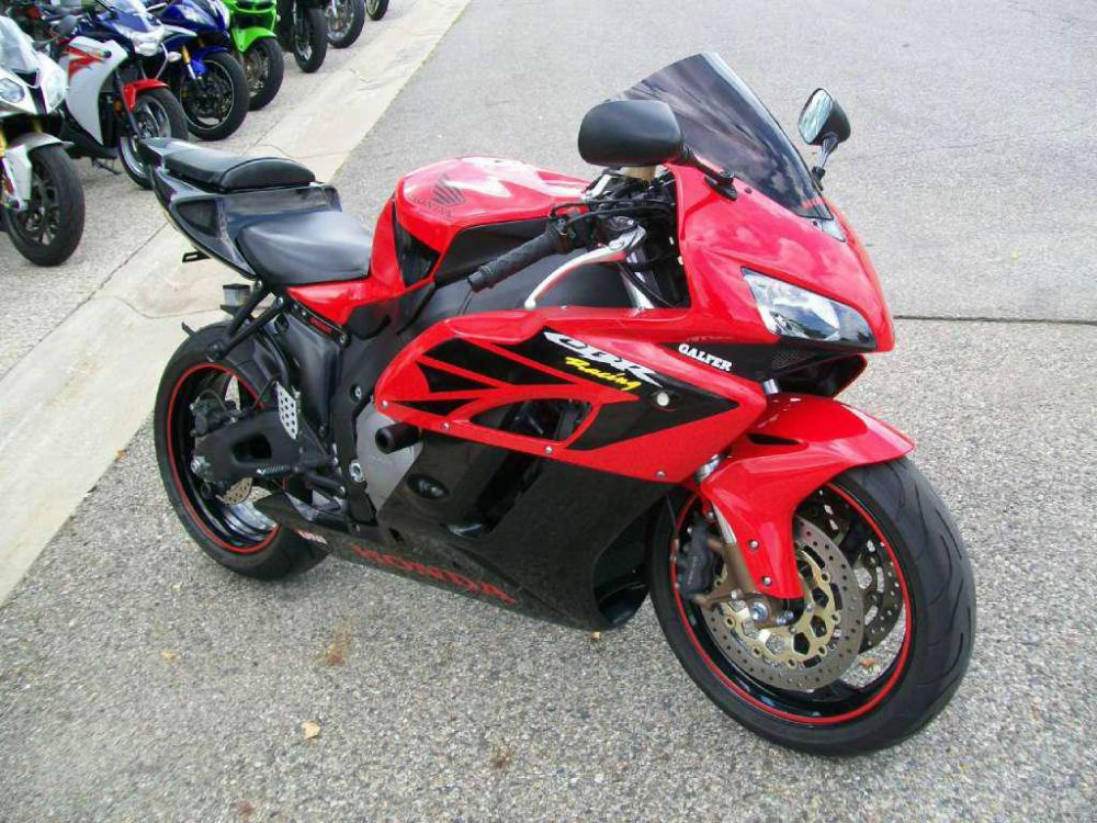 2005 honda cbr1000rr  sportbike 