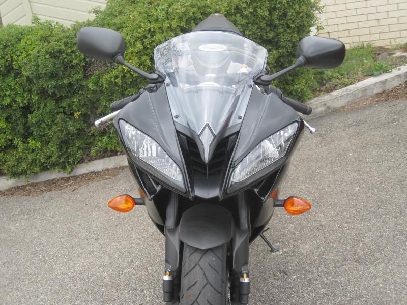 2011 yamaha yzf-r6  sportbike 