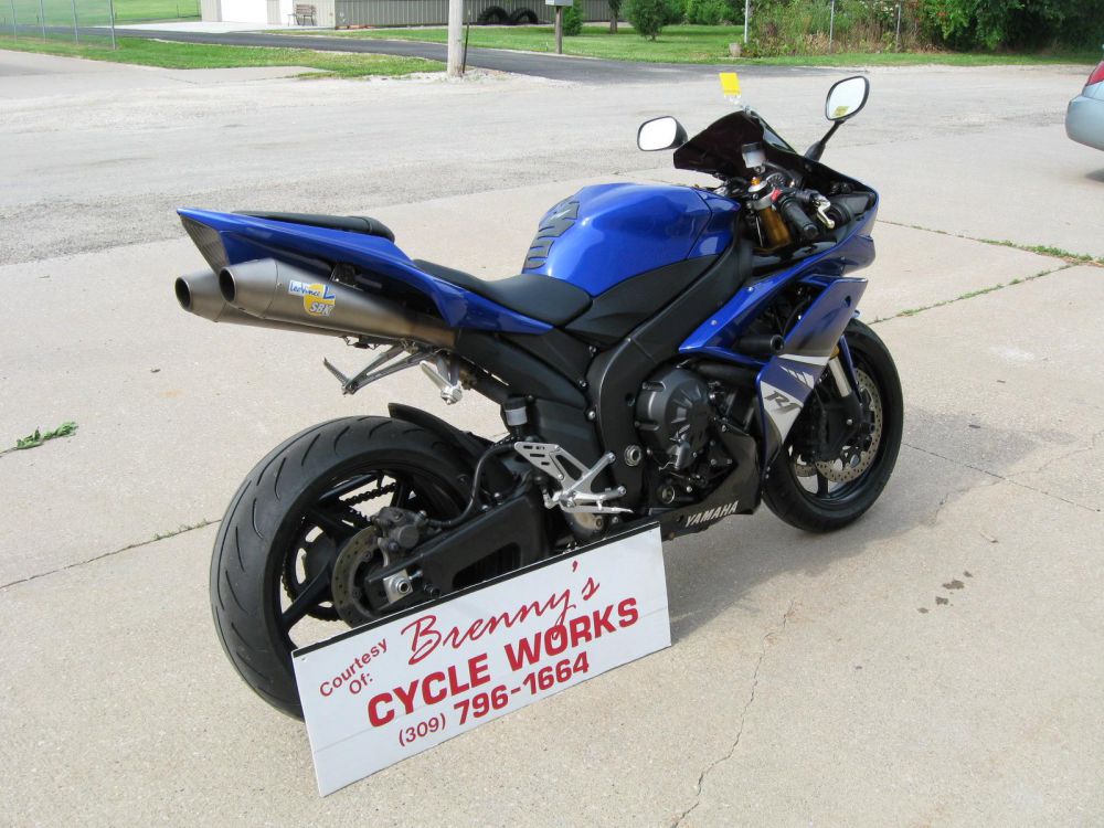 2008 yamaha yzf r1  sportbike 