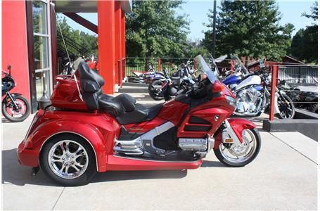 2013 honda honda goldwing gl18hpnm roadsmith t  trike 