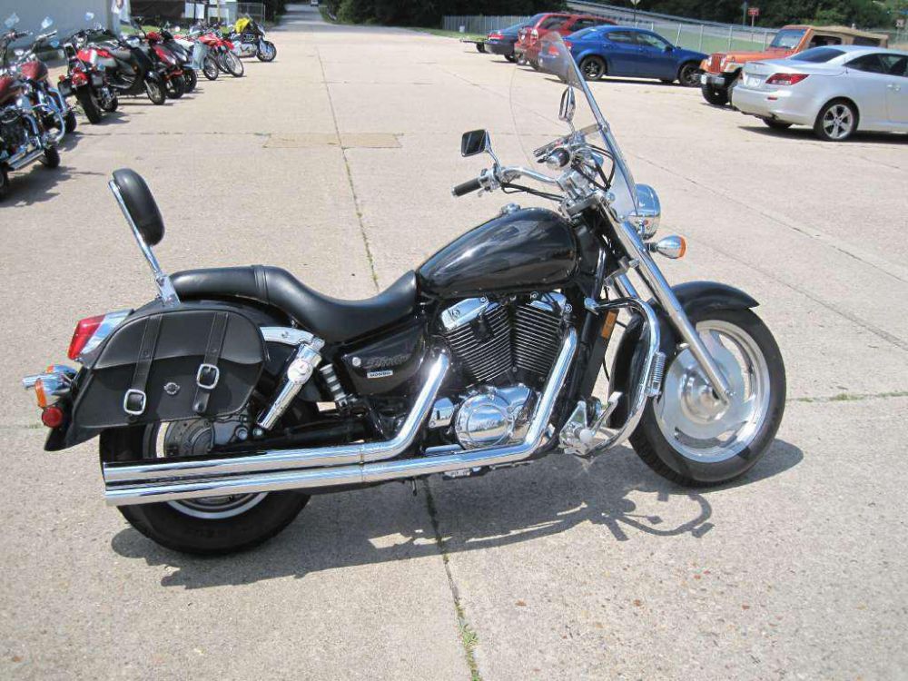 2004 honda shadow sabre (vt1100c2)  cruiser 