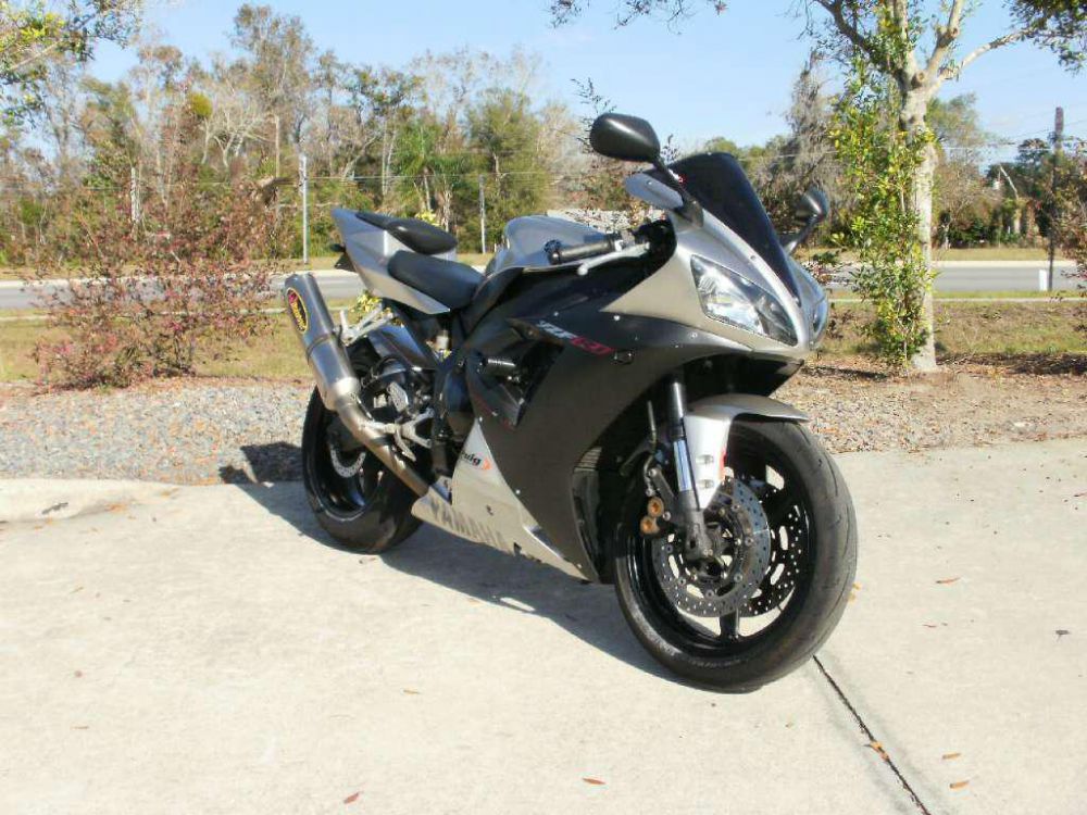 2003 yamaha yzf-r1  sportbike 