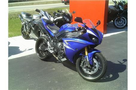 2009 yamaha yzfr1  sportbike 