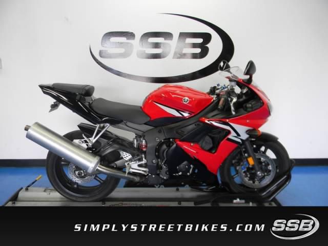 2004 Yamaha YZF-R6 Sportbike 