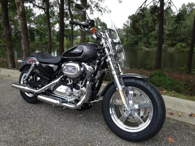 2014 Harley-Davidson XL 1200C SPORTSTER 1200C Cruiser 