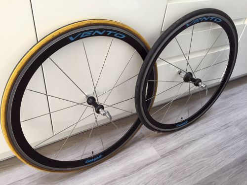 Campagnolo vintage vento aero 700c 9, 10 &amp; 11 speed race wheels 1990s  *a1 rare*