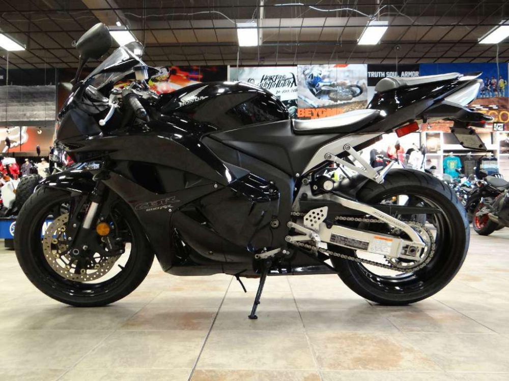 2011 honda cbr600rr  sportbike 