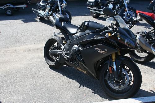 2008 yamaha yzf-r1  sportbike 