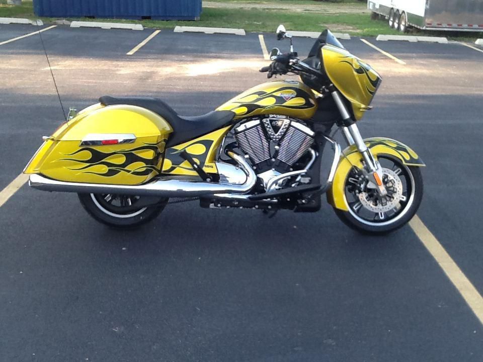 2014 Victory Cross Country Factory Custom Paint Touring 