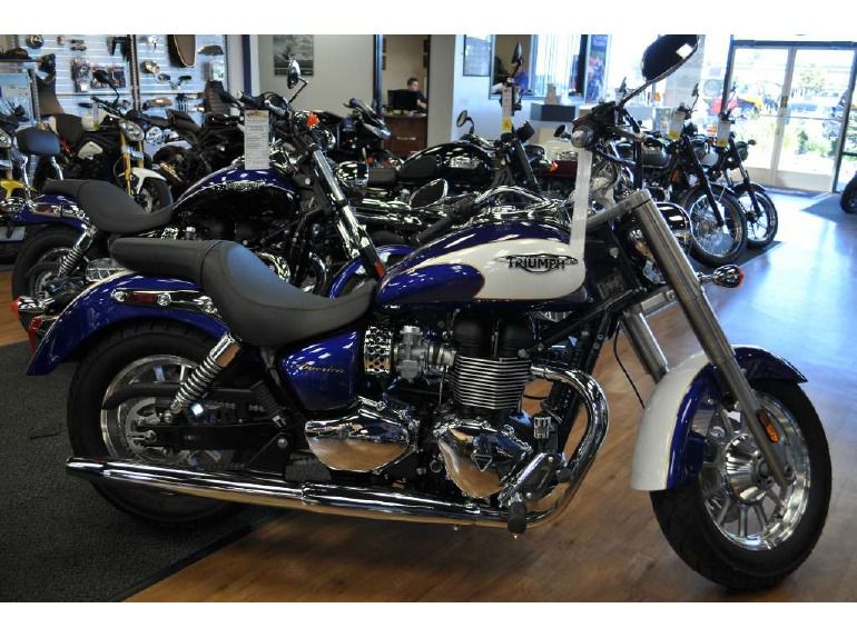 2013 triumph america - sapphire blue / crystal white 