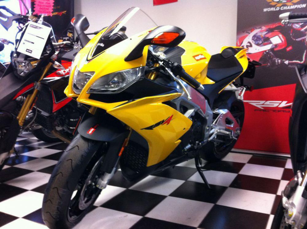 2013 aprilia rsv4 r aprc abs  sportbike 