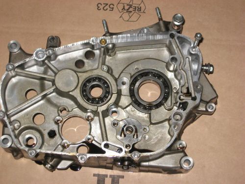 2005 hyosung gt 125 gt125 naked engine block engine housing right-