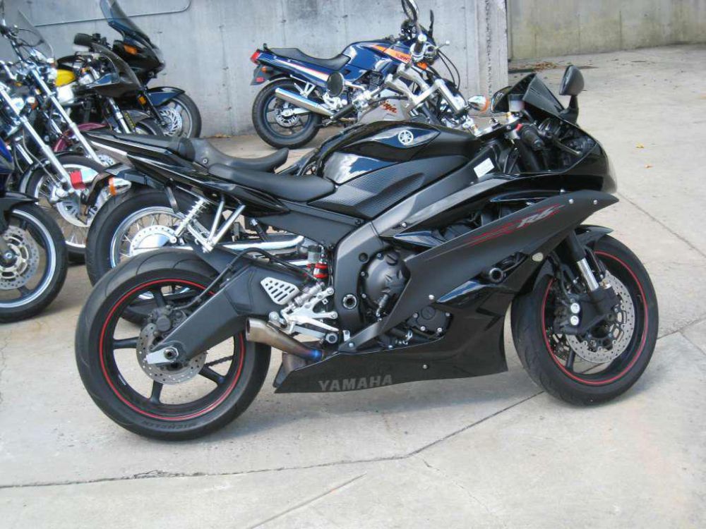 2006 yamaha yzf-r6  sportbike 