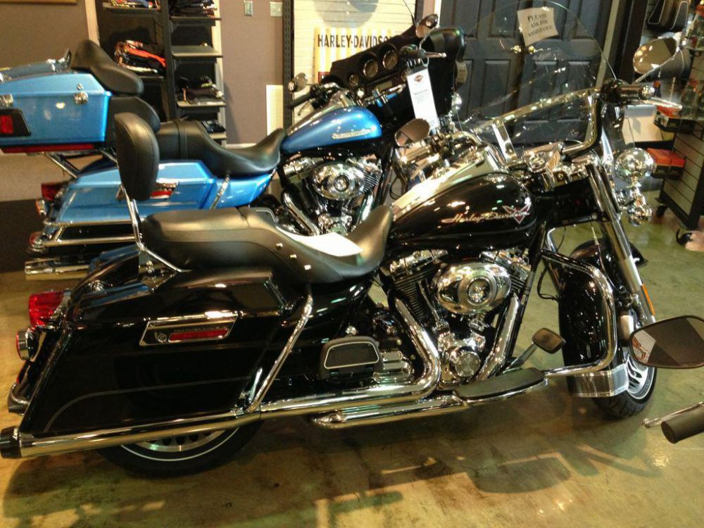 2011 harley-davidson flhr road king  touring 