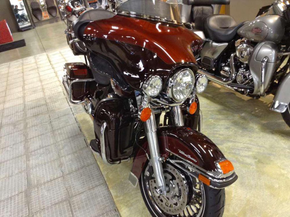 2011 harley-davidson flhtcu ultra classic electra glide  touring 