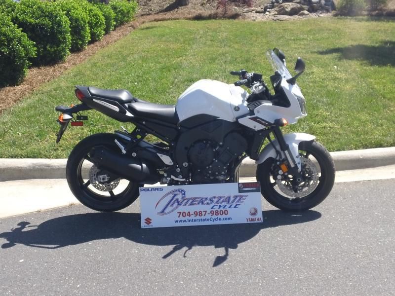 2012 yamaha fz1  sportbike 