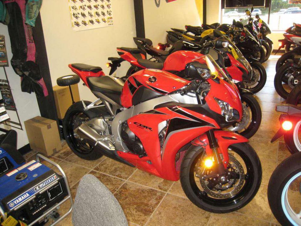 2011 honda cbr1000rr  sportbike 