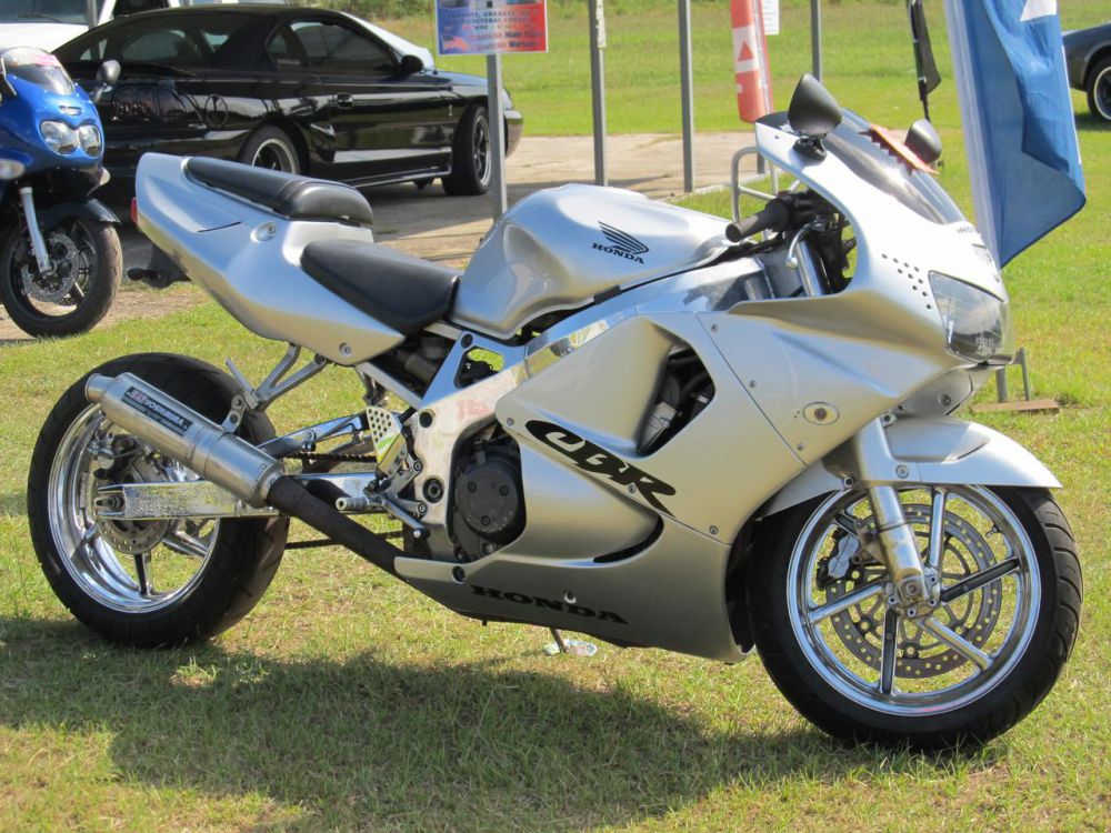 1998 honda cbr 900 rr  sportbike 