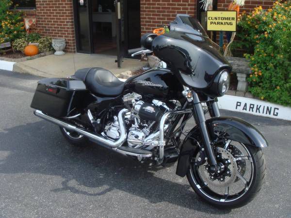 2012 harley davidson flhx street glide-6k miles-lots of extras!!!