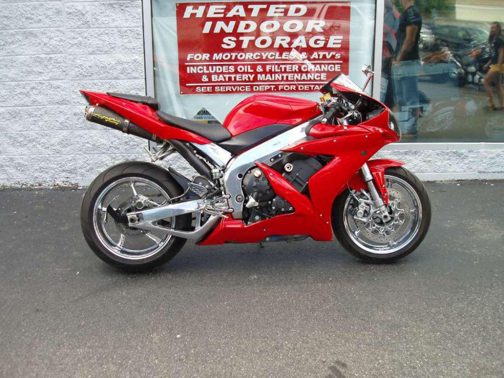 2005 yamaha yzf-r1  sportbike 