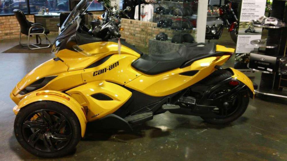 2013 can-am spyder st-s se5  sport touring 