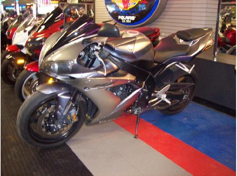 2004 yamaha yzf-r1  sportbike 