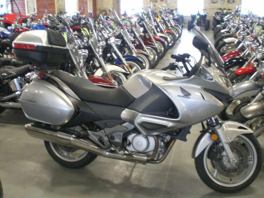 2010 honda nt700v  sport touring 