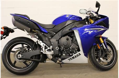 2010 yamaha yzf-r1  sportbike 