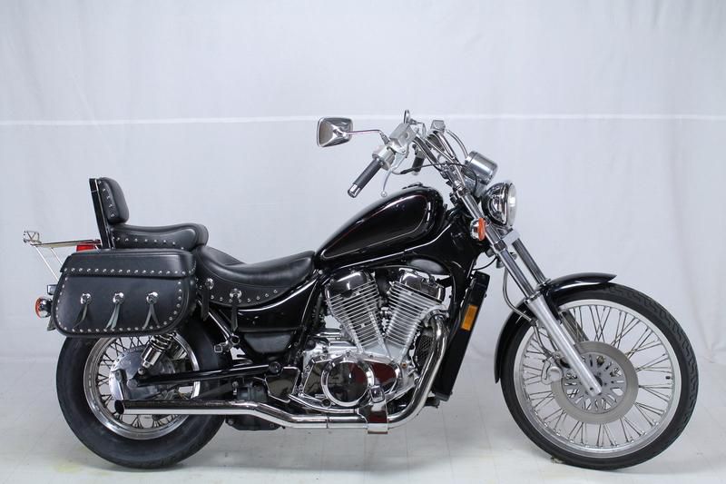 1997 suzuki 800 intruder  cruiser 