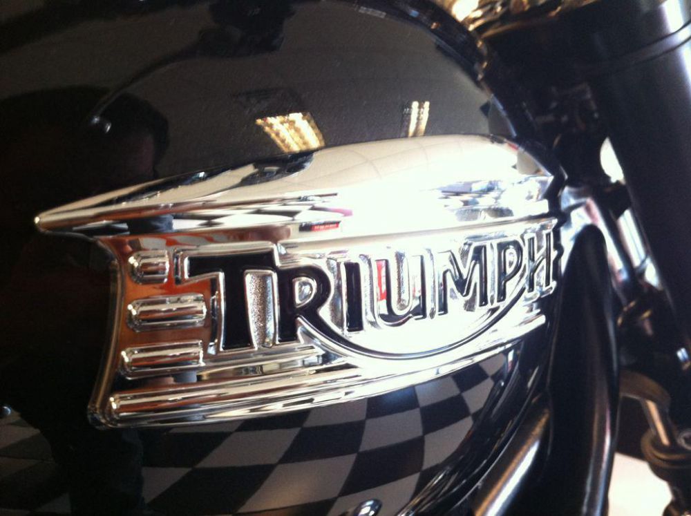 2013 triumph bonneville - phantom black  standard 