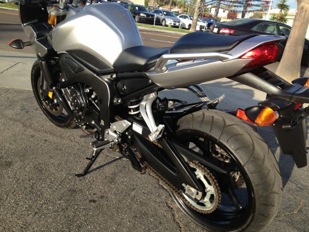 Yamaha FZ 1000 стант