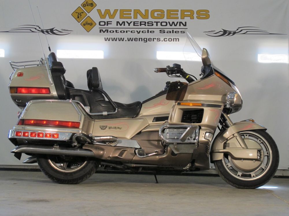 Honda Gold Wing 2002 три колеса