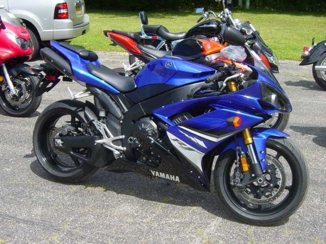 2008 yamaha yzf-r1  sportbike 