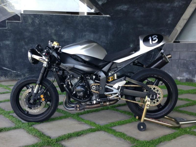 Cafe racer streetfighter conversion 2002 yamaha yzf-r1