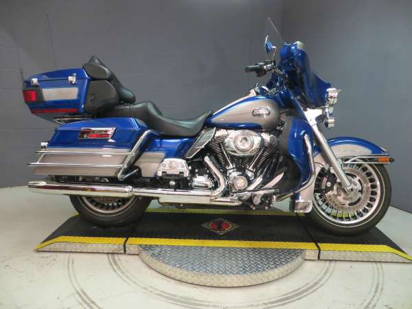 2009 Harley-Davidson FLHTCU Ultra Classic Electra Glide