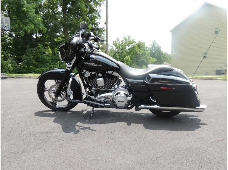 2012 Harley-Davidson Street Glide Cruiser 