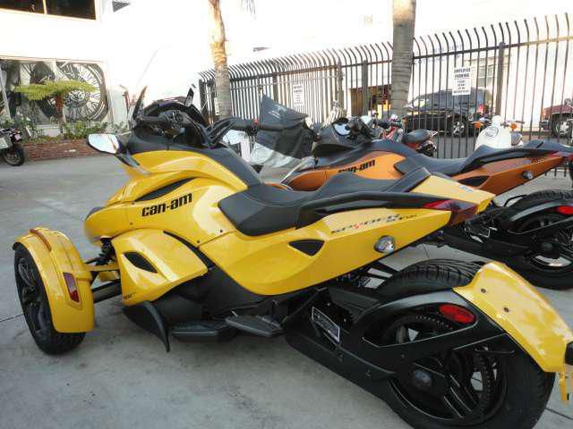 2013 can-am spyder st-s se5  sport touring 