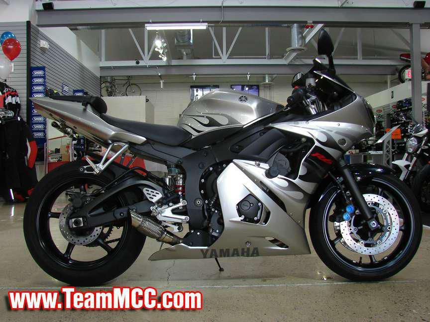 2004 yamaha yzf-r6  sportbike 