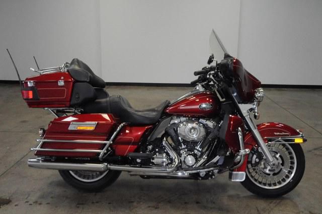 Used 2009 Harley-Davidson FLHTCU for sale.