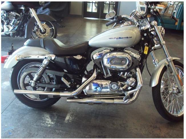 2006 Harley-Davidson XL 1200C Cruiser 
