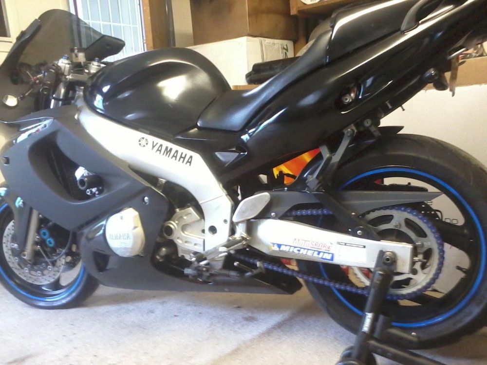 2002 yamaha yzf600r  sportbike 