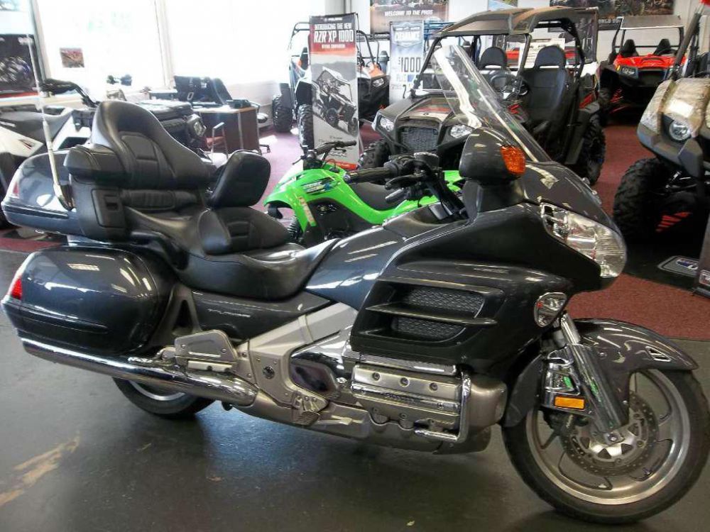 2005 honda gold wing 1800  touring 