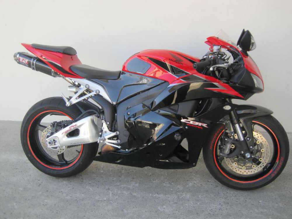 2011 honda cbr600rr  sportbike 