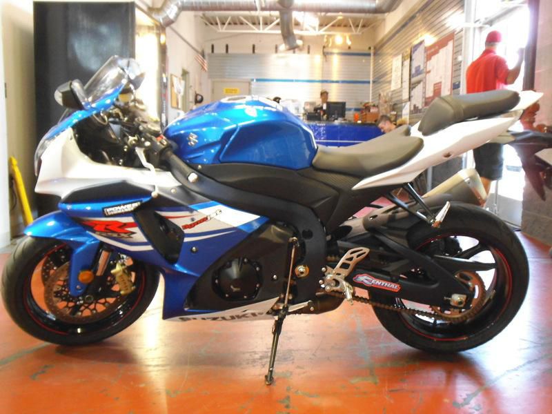 2011 suzuki gsx-r 1000  sportbike 