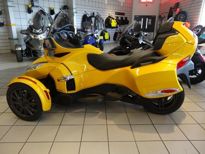 Трицикл can am Spyder RSS