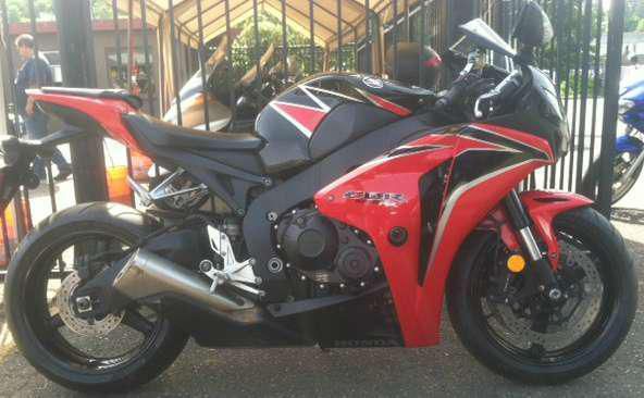 2010 honda cbr 1000rr  sportbike 